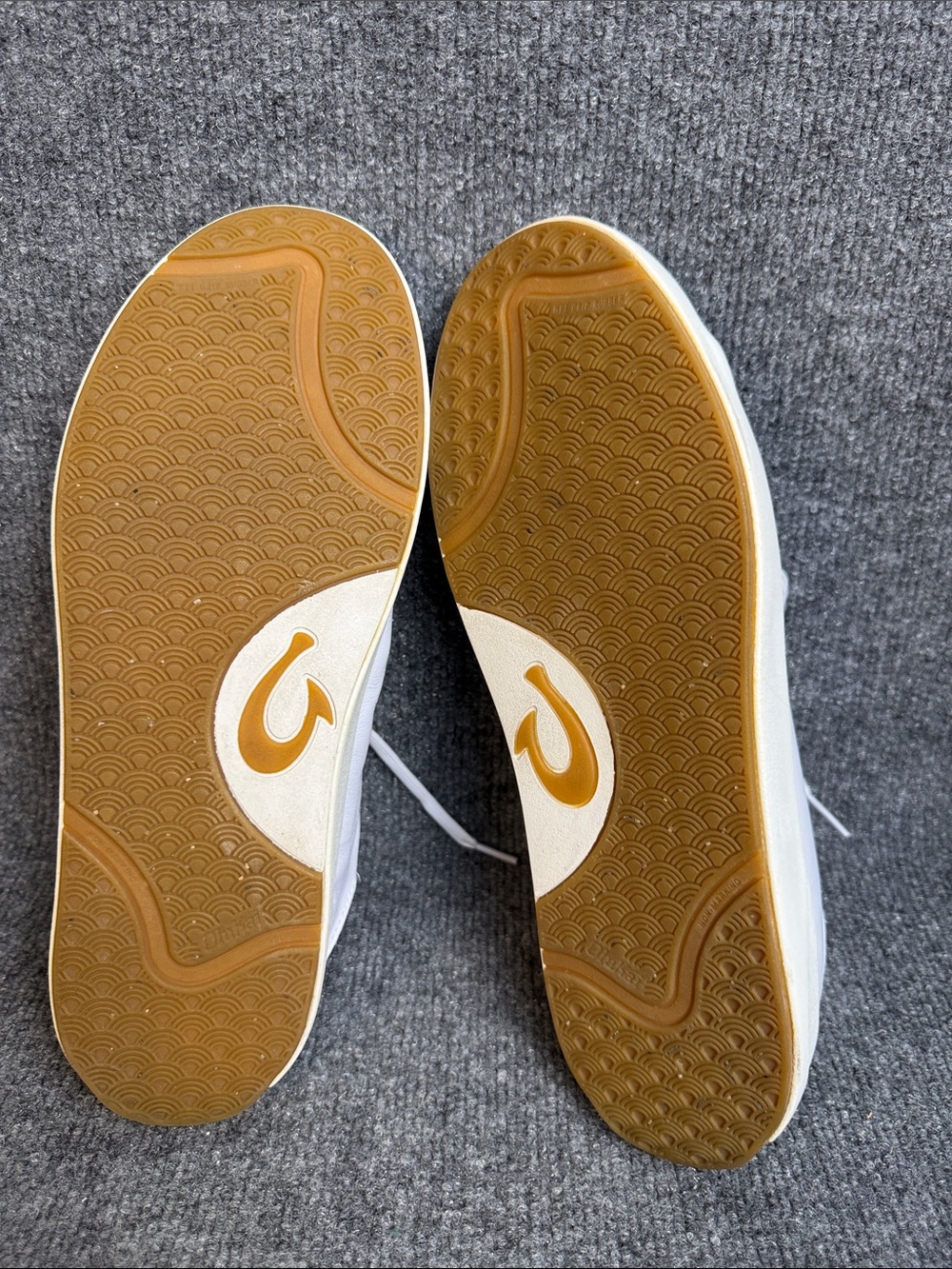 Olukai Men’s White Leather Low-Top Sneakers Size 10.5 Like New! - Picture 8 of 9